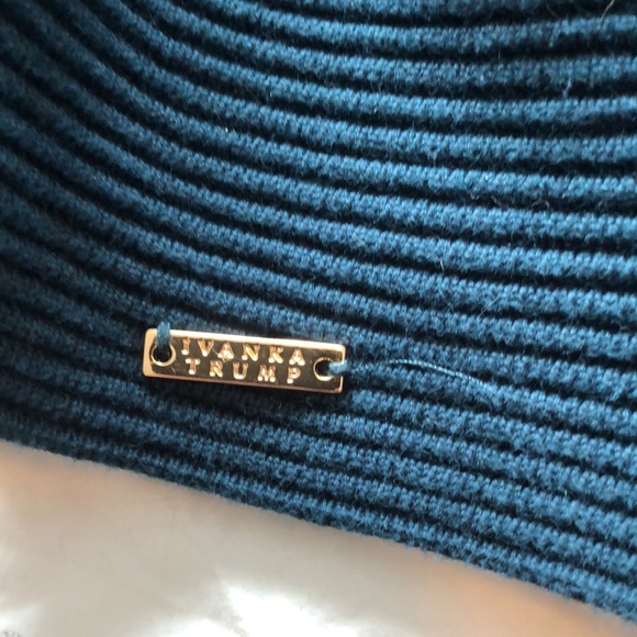 Mock neck sweater - Picture 3 of 3